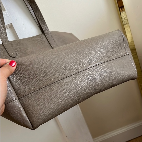 CUYANA Elegant Taupe LEATHER Tote Bag - Picture 5 of 16